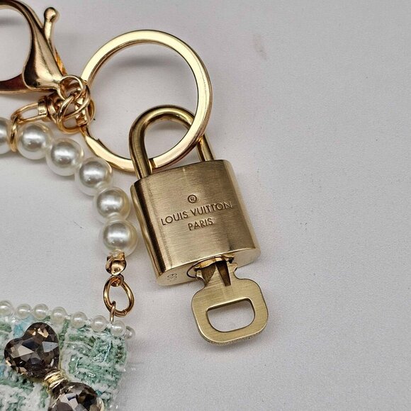 100% Auth Louis Vuitton Lock & Key with unbranded Bagcharm, Keycharm, Keychain - Picture 5 of 7